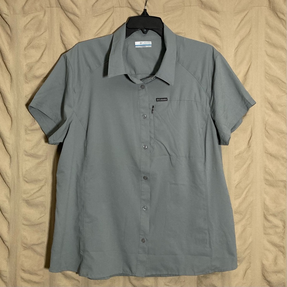 NWOT Columbia silver ridge short sleeve top
